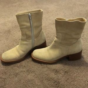 Steve Madden “fly” beige zipper suede boots 👢